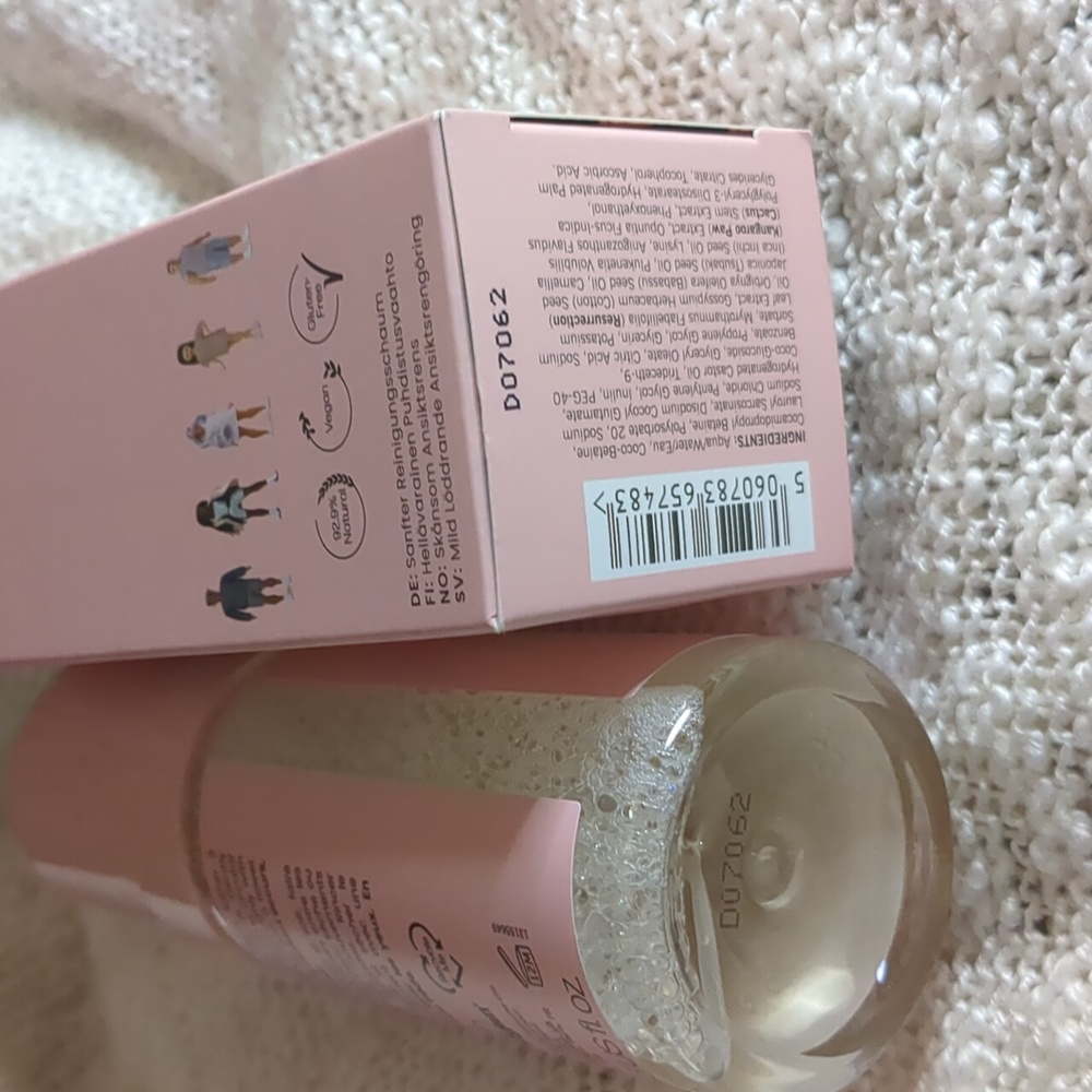 GlossyBox Barbie Cleanser&Box/Hydrating Mist&Vintage Cosmetic Satin Pillowcase - Picture 8 of 16
